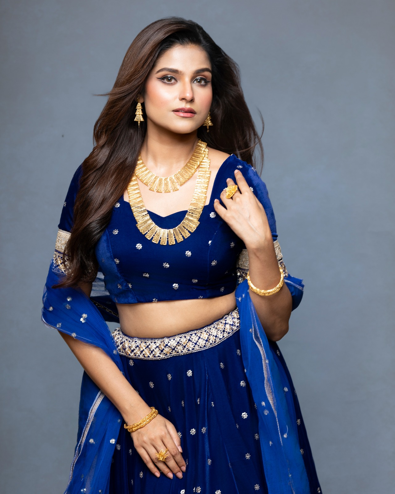 Suryamayee Mohapatra, Brand Ambassador of Gems of India, in a royal blue lehenga and gold jewellery